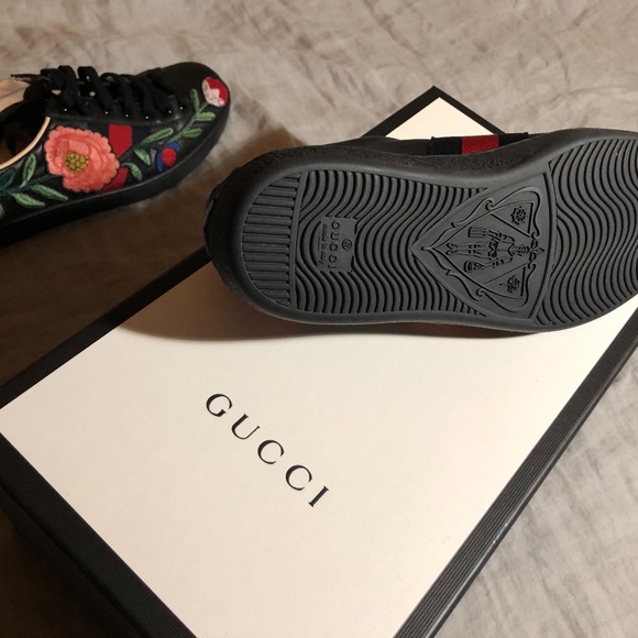 Men's Floral Gucci Shoe - Picture 3 of 3